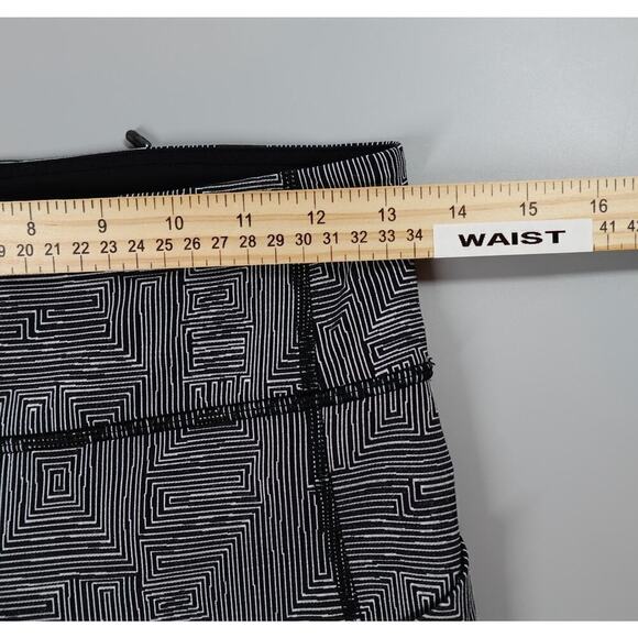 Lululemon Crop Leggings 6 Black Geo Doodle Print Athleisure - Picture 14 of 16